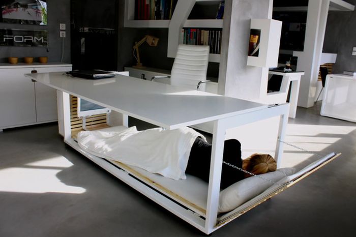 How To Sleep Comfortably While You're At Work (2 pics)