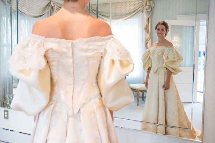 See The Wedding Dress That's Been Worn By 11 Generations Of Brides (10 pics)