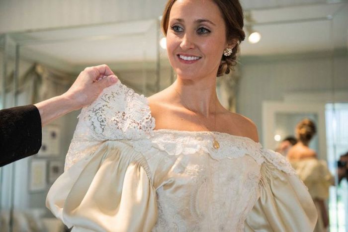 See The Wedding Dress That's Been Worn By 11 Generations Of Brides (10 pics)