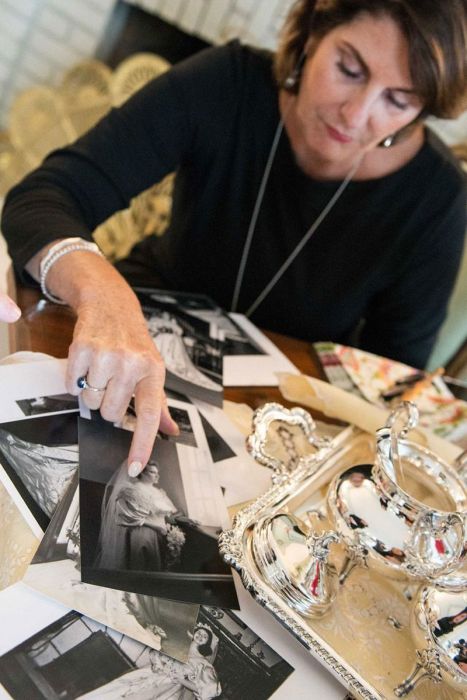 See The Wedding Dress That's Been Worn By 11 Generations Of Brides (10 pics)