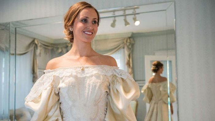 See The Wedding Dress That's Been Worn By 11 Generations Of Brides (10 pics)