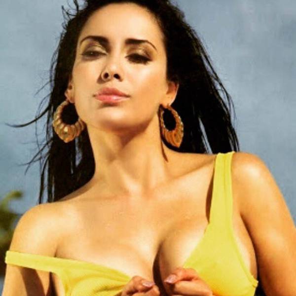 Latina Weather Girls Are So Hot They Sizzle (15 pics)