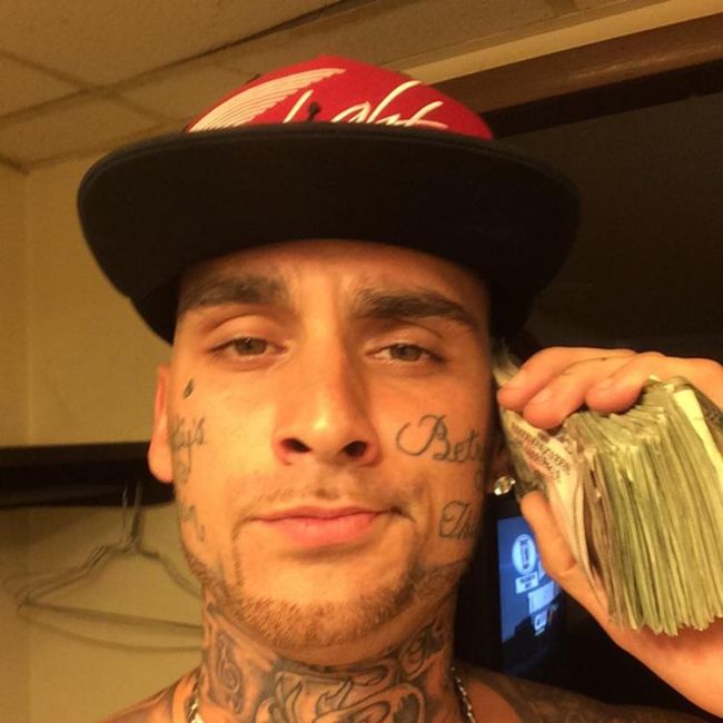Bank Robbers Get Busted After Posting Selfies On Facebook (6 pics)