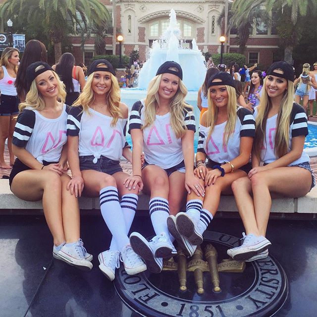These College Girls Are Something To Write Home About (24 pics)