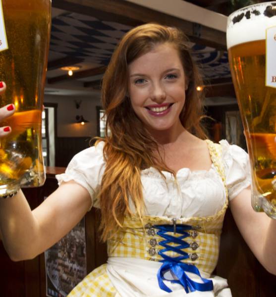 Girls In Oktoberfest Costumes Are Easy To Fall In Love With (41 pics)