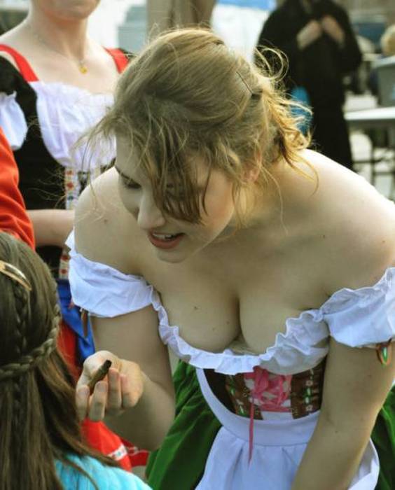 Girls In Oktoberfest Costumes Are Easy To Fall In Love With (41 pics)