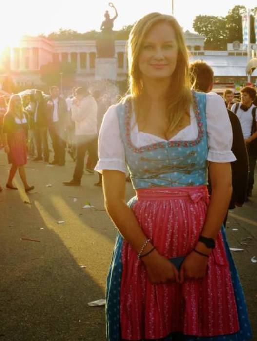 Girls In Oktoberfest Costumes Are Easy To Fall In Love With (41 pics)
