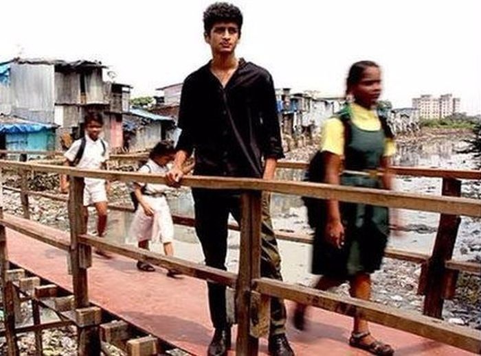 17 Year Old Builds Bridge To Help Kids Get To School (6 pics)