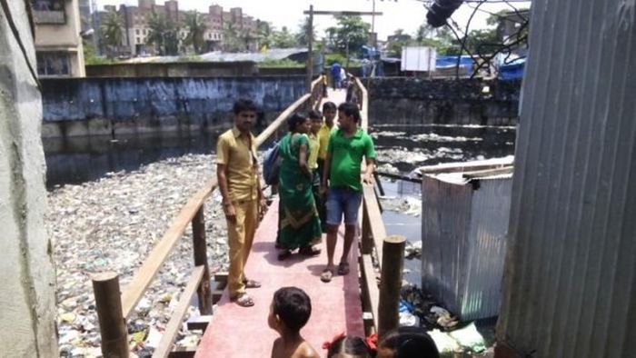 17 Year Old Builds Bridge To Help Kids Get To School (6 pics)