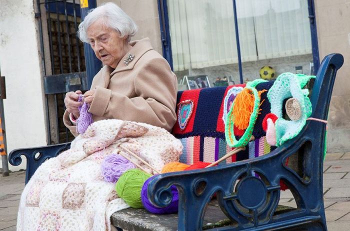 This Town Is Getting Yarn Bombed By A 104 Year Old Woman (6 pics)