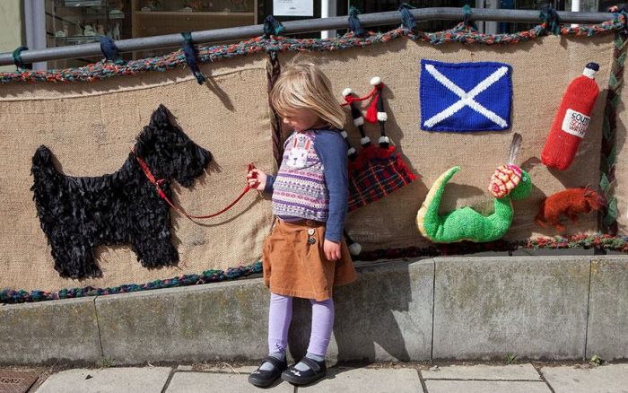 This Town Is Getting Yarn Bombed By A 104 Year Old Woman (6 pics)