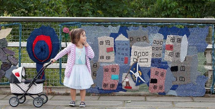 This Town Is Getting Yarn Bombed By A 104 Year Old Woman (6 pics)