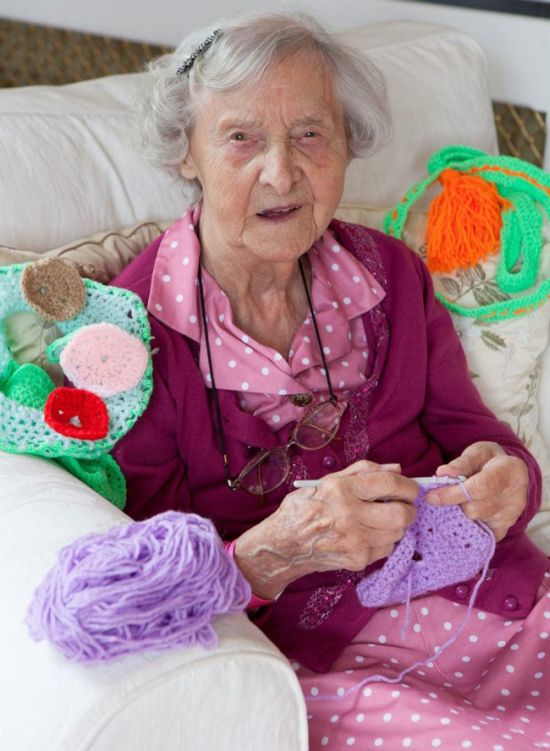 This Town Is Getting Yarn Bombed By A 104 Year Old Woman (6 pics)
