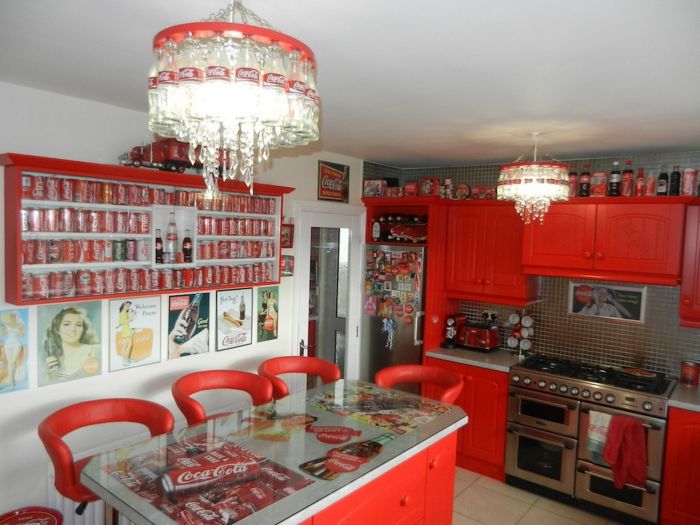 This Woman Went A Little Overboard With This Coca-Cola Themed House (7 pics)