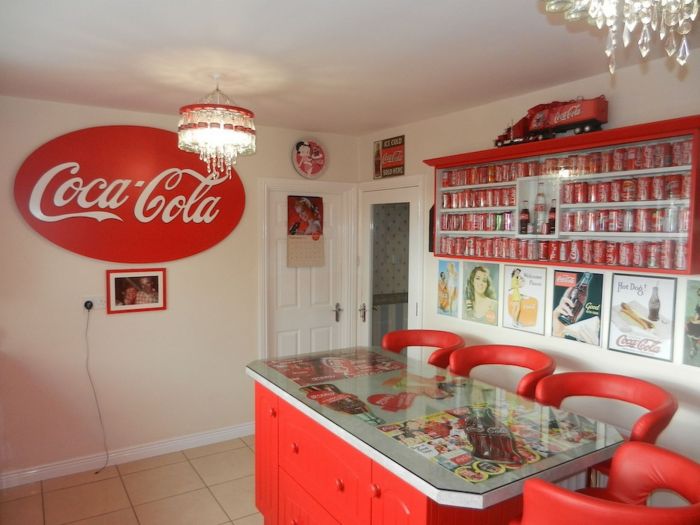 This Woman Went A Little Overboard With This Coca-Cola Themed House (7