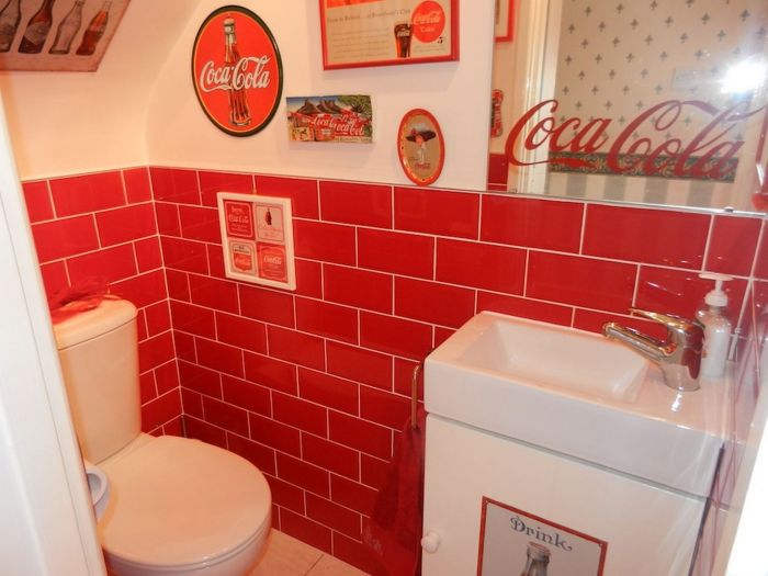 This Woman Went A Little Overboard With This Coca-Cola Themed House (7 pics)