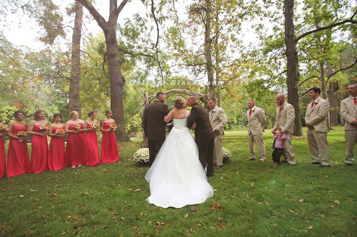 Father Of The Bride Allows Stepdad To Walk With Them Down The Aisle (5 pics)