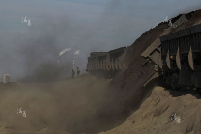 A Look Inside The Life Of A Miner (18 pics)