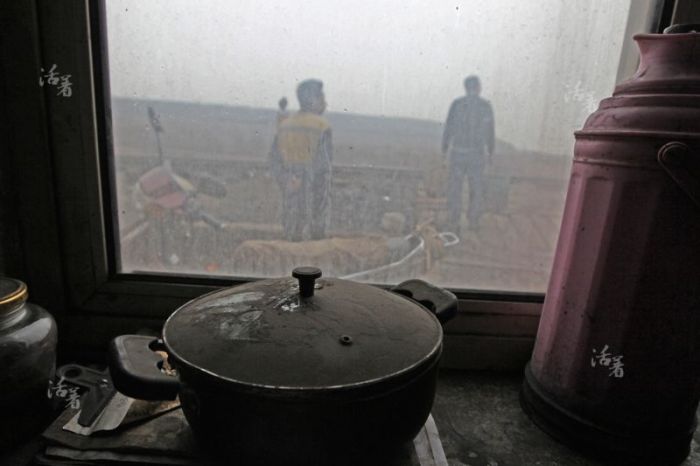 A Look Inside The Life Of A Miner (18 pics)