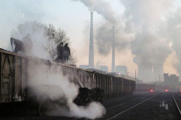 A Look Inside The Life Of A Miner (18 pics)