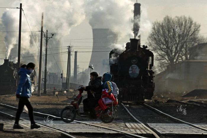 A Look Inside The Life Of A Miner (18 pics)