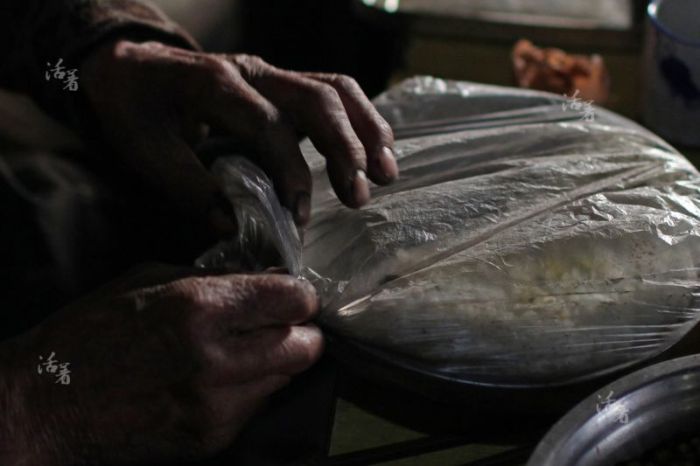 A Look Inside The Life Of A Miner (18 pics)