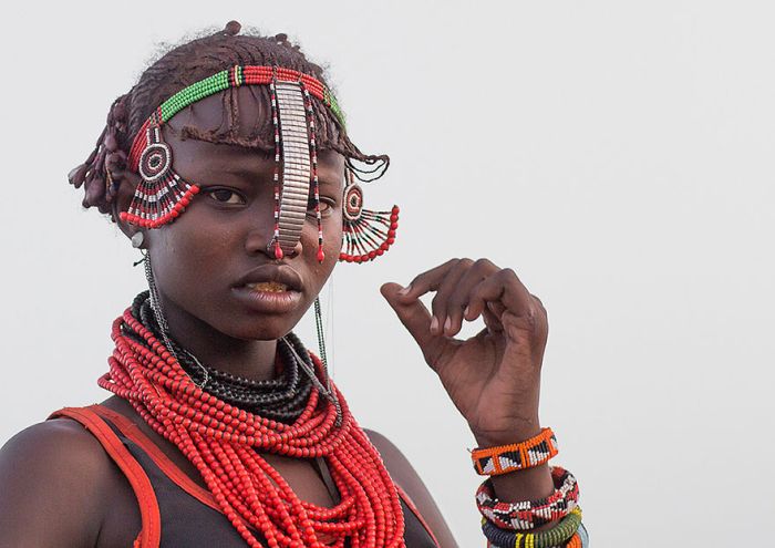Ehtiopian Tribes Use Trash To Create Cool Headwear (12 pics)