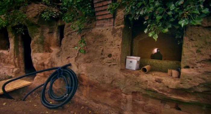 Man Turns 800 Year Old Cave Into His Dream House (14 pics)