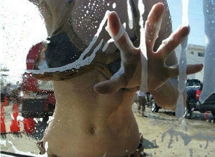 Hot Girls Washing Cars In Costume Is A Dream Come True For Star Wars Fans (7 pics)