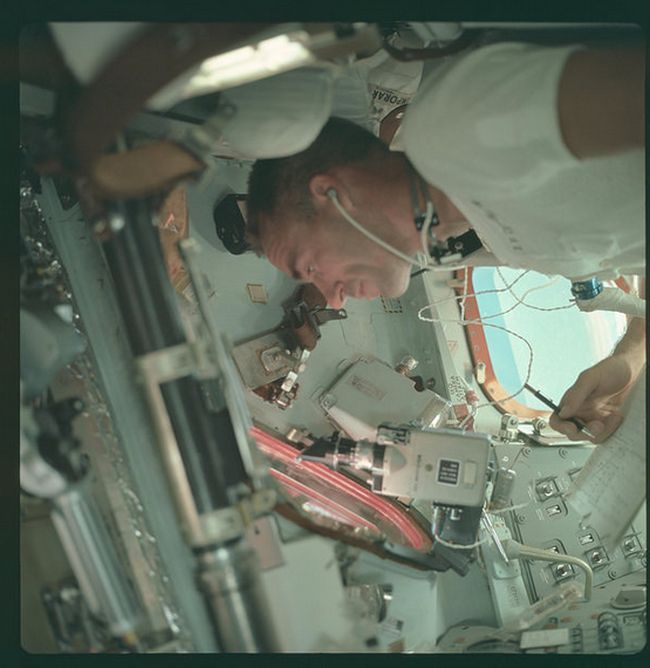 More Than 8,400 Pictures From The Apollo Missions Have Been Released Online (36 pics)