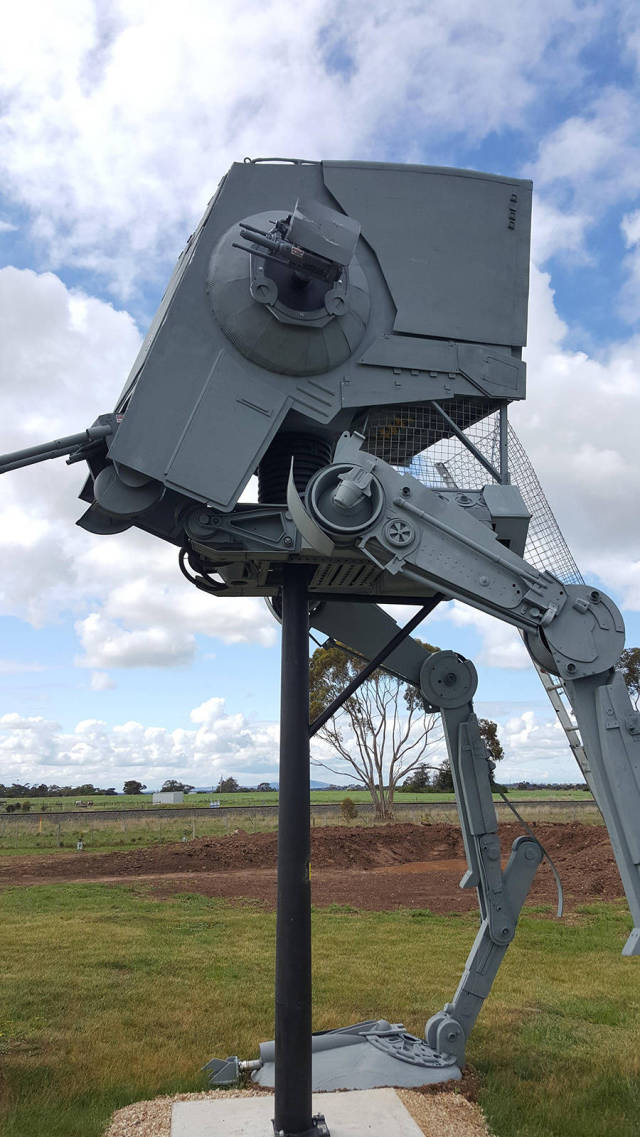 Fan Builds His Own Life-Sized Imperial AT-ST Walker From Star Wars (24 pics)