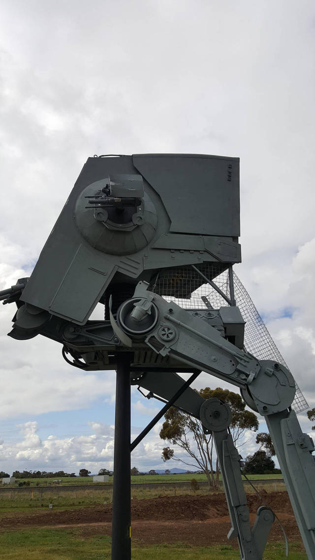 Fan Builds His Own Life-Sized Imperial AT-ST Walker From Star Wars (24 pics)