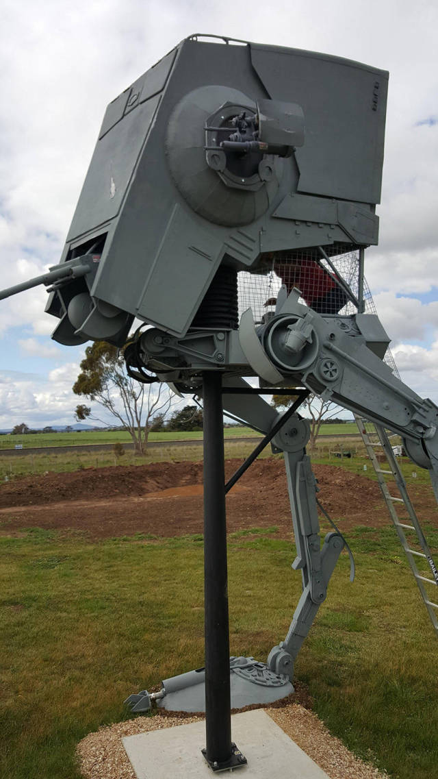 Fan Builds His Own Life-Sized Imperial AT-ST Walker From Star Wars (24 pics)