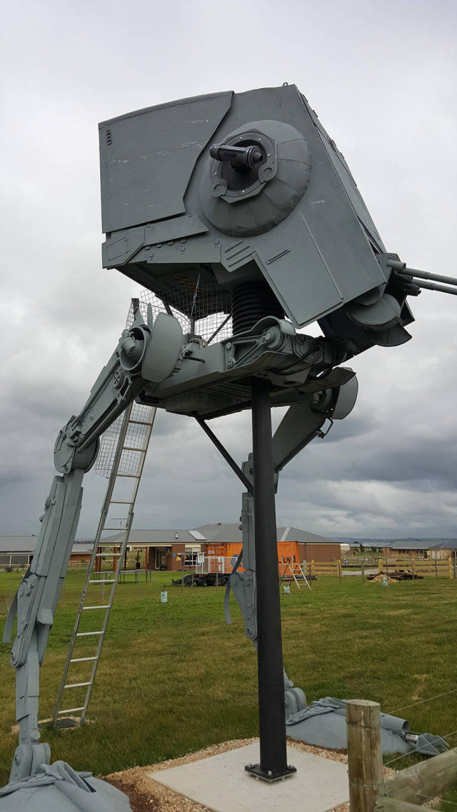 Fan Builds His Own Life-Sized Imperial AT-ST Walker From Star Wars (24 pics)