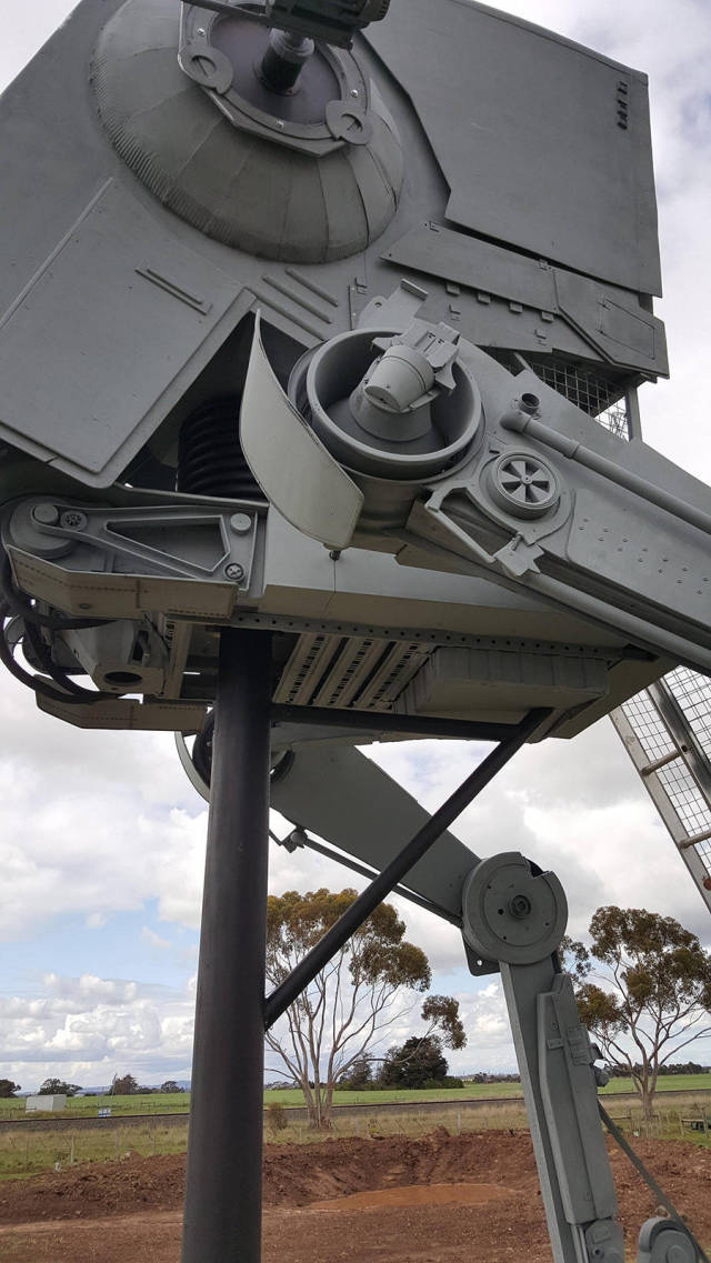 Fan Builds His Own Life-Sized Imperial AT-ST Walker From Star Wars (24 pics)