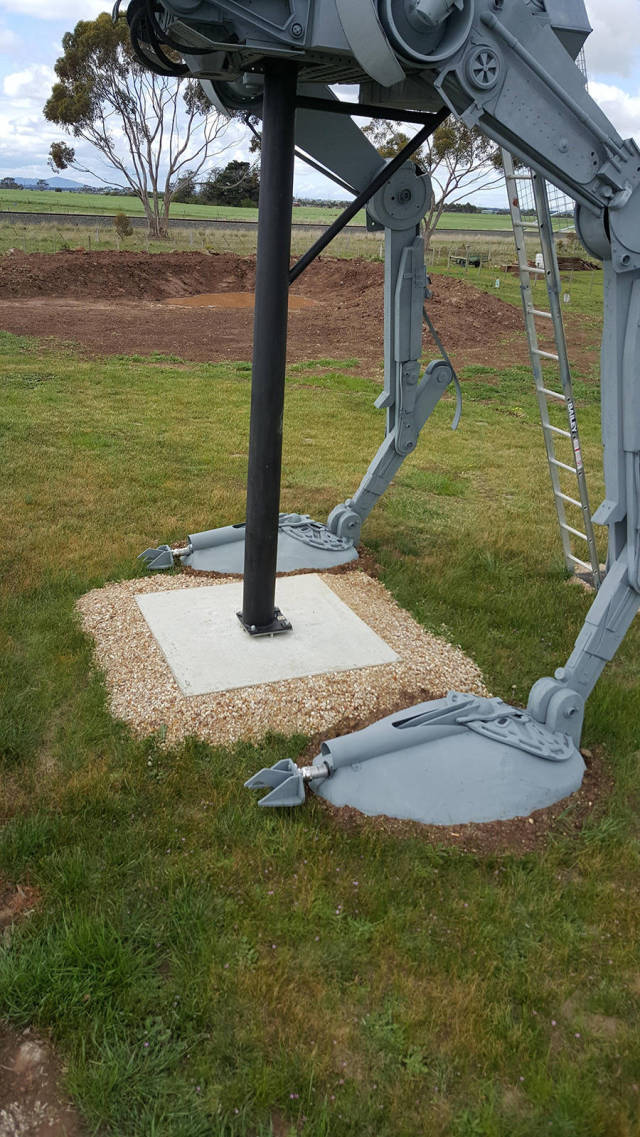 Fan Builds His Own Life-Sized Imperial AT-ST Walker From Star Wars (24 pics)