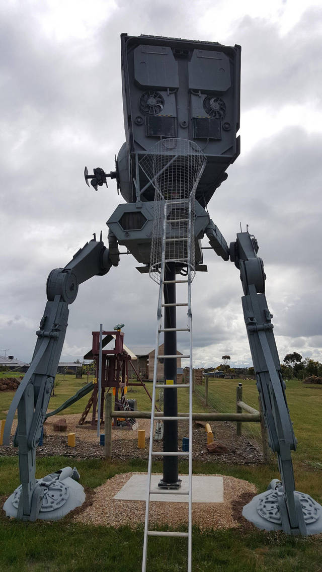 Fan Builds His Own Life-Sized Imperial AT-ST Walker From Star Wars (24 pics)