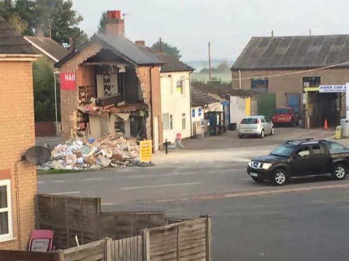 Robbers Demolish House Trying To Steal An ATM (4 pics + video)