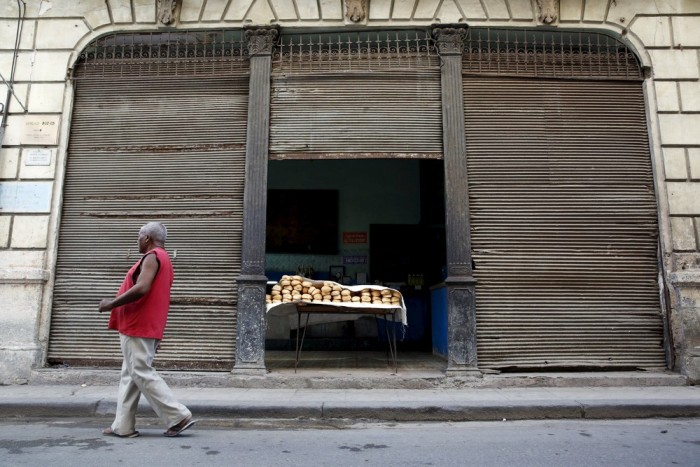An On The Ground Look At What Life Is Like In Cuba (37 pics)