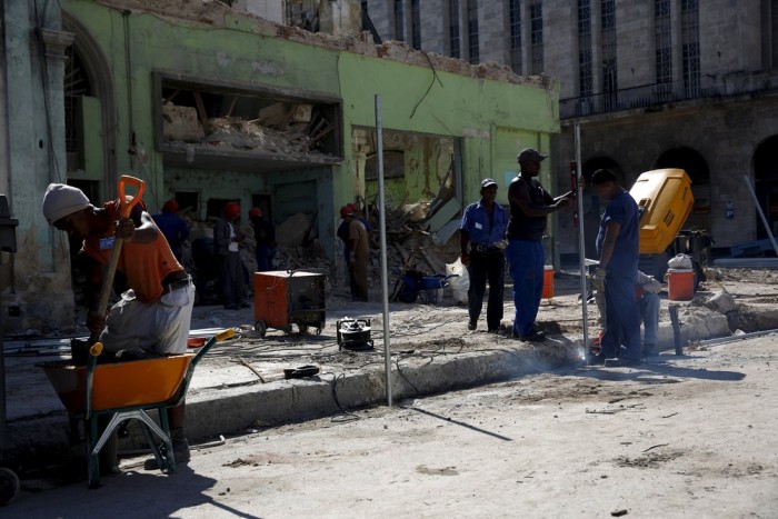 An On The Ground Look At What Life Is Like In Cuba (37 pics)