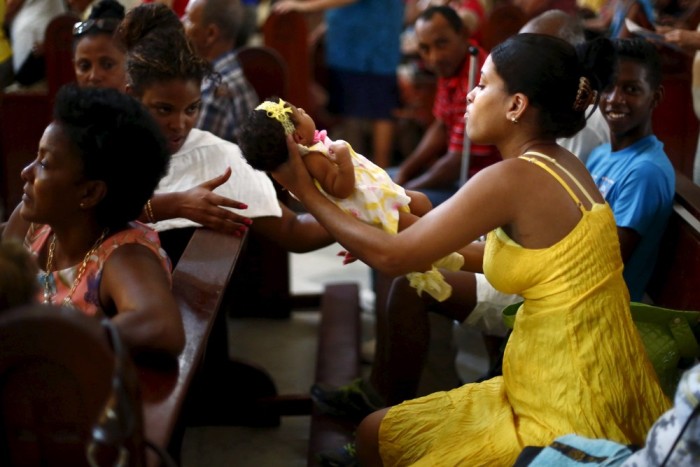 An On The Ground Look At What Life Is Like In Cuba (37 pics)