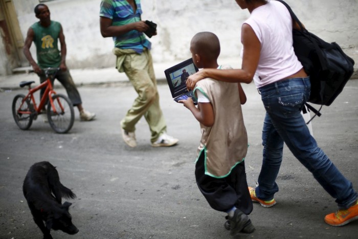 An On The Ground Look At What Life Is Like In Cuba (37 pics)