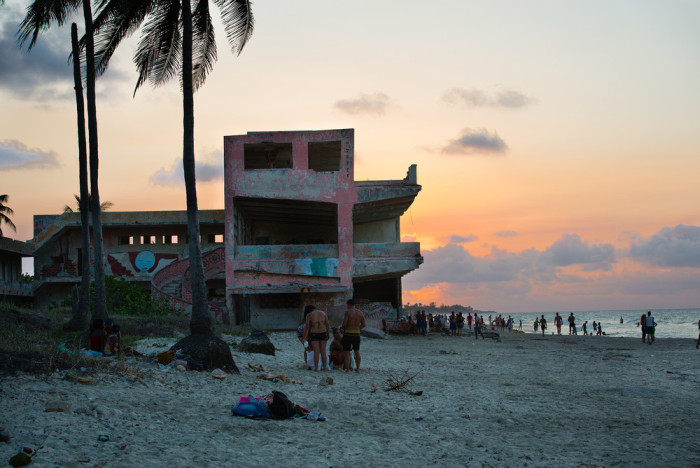 An On The Ground Look At What Life Is Like In Cuba (37 pics)