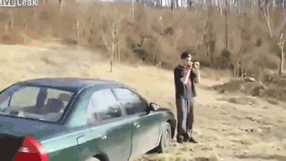 Stupid People That Are Prime Candidates For Darwin Awards (14 gifs)