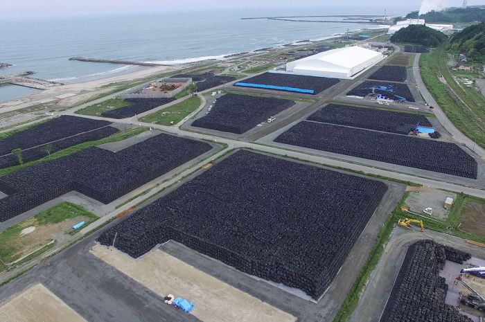 Go Inside The Fukushima Nuclear Disaster With These Haunting Photos (17 pics)