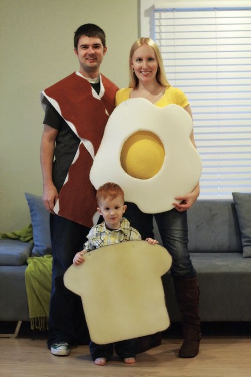 Pregnant People Who Turned Their Baby Bumps Into Halloween Costumes (27 pics)