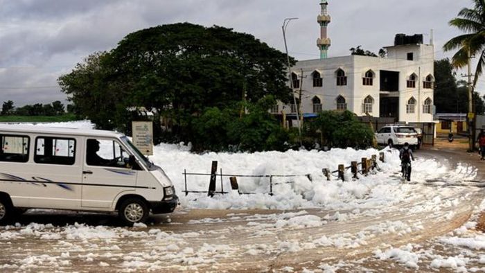Toxic Foam Is Taking Over This Indian City (6 pics)
