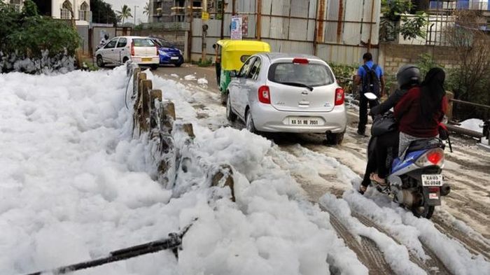 Toxic Foam Is Taking Over This Indian City (6 pics)