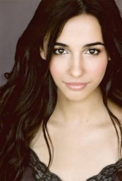 Meet Naomi Scott The New Pink Power Ranger (12 pics)