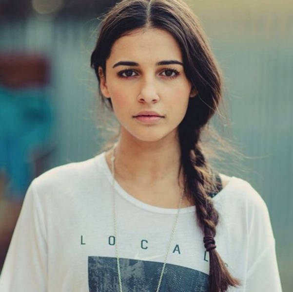 Meet Naomi Scott The New Pink Power Ranger (12 pics)